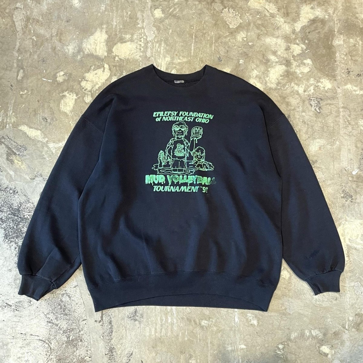 画像1: 90's "MUD VOLLEYBALL" PRINTED SWEAT / Mens L (1)