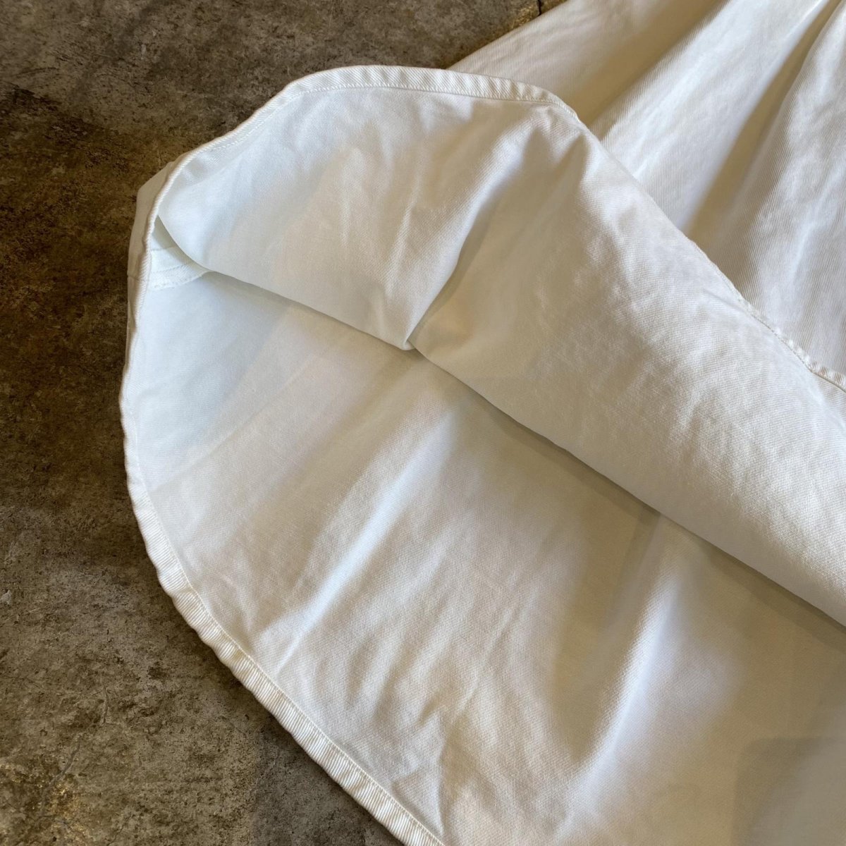 画像8: 2WAY SUSPENDER DESIGN WHITE DENIM FLARE SKIRT / W25~W30 (8)