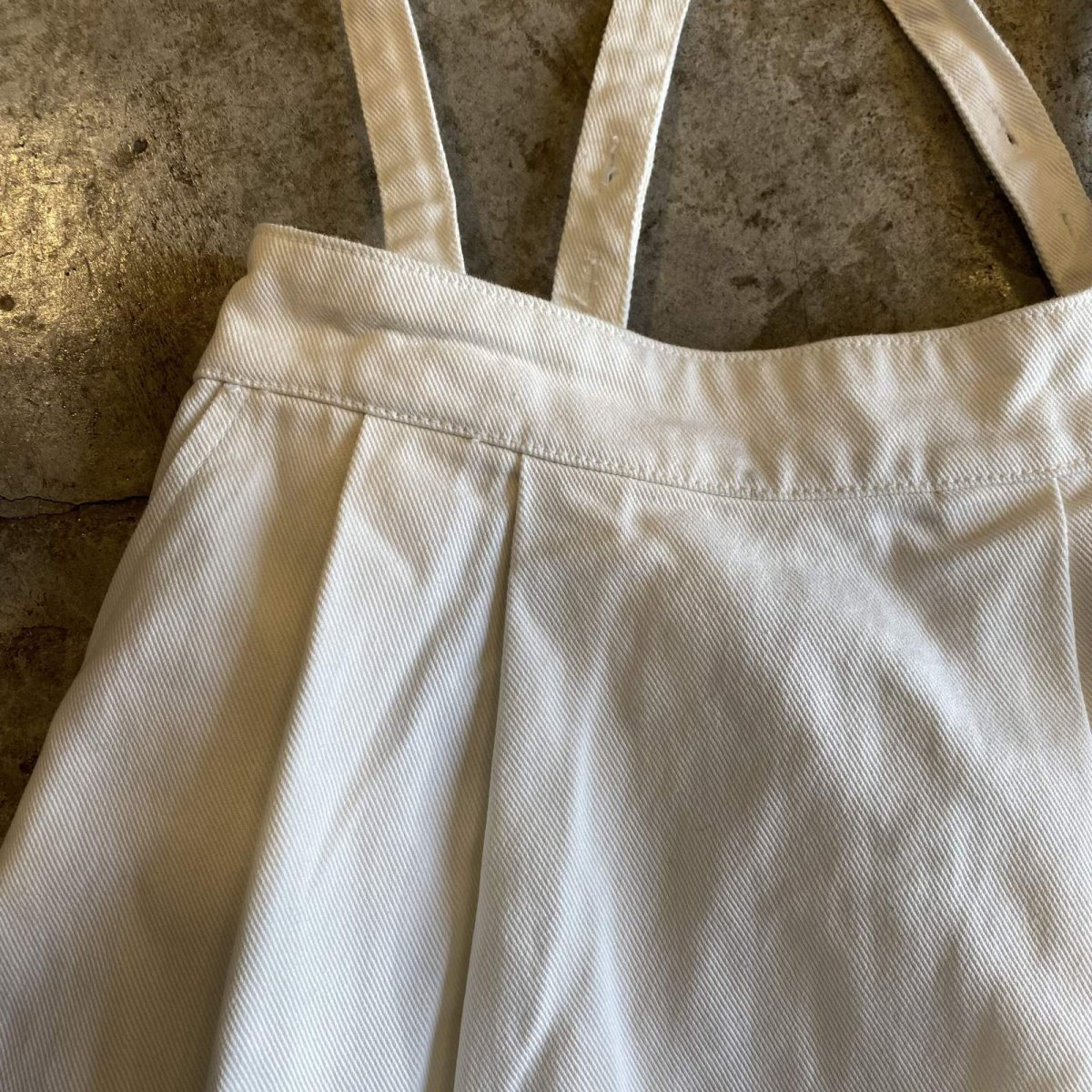 画像4: 2WAY SUSPENDER DESIGN WHITE DENIM FLARE SKIRT / W25~W30 (4)