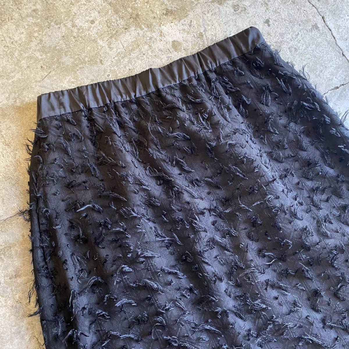 画像3: BLACK COLOR SHORT FRINGE LAYERED DESIGN BACK SLIT SKIRT / W25~W31 (3)