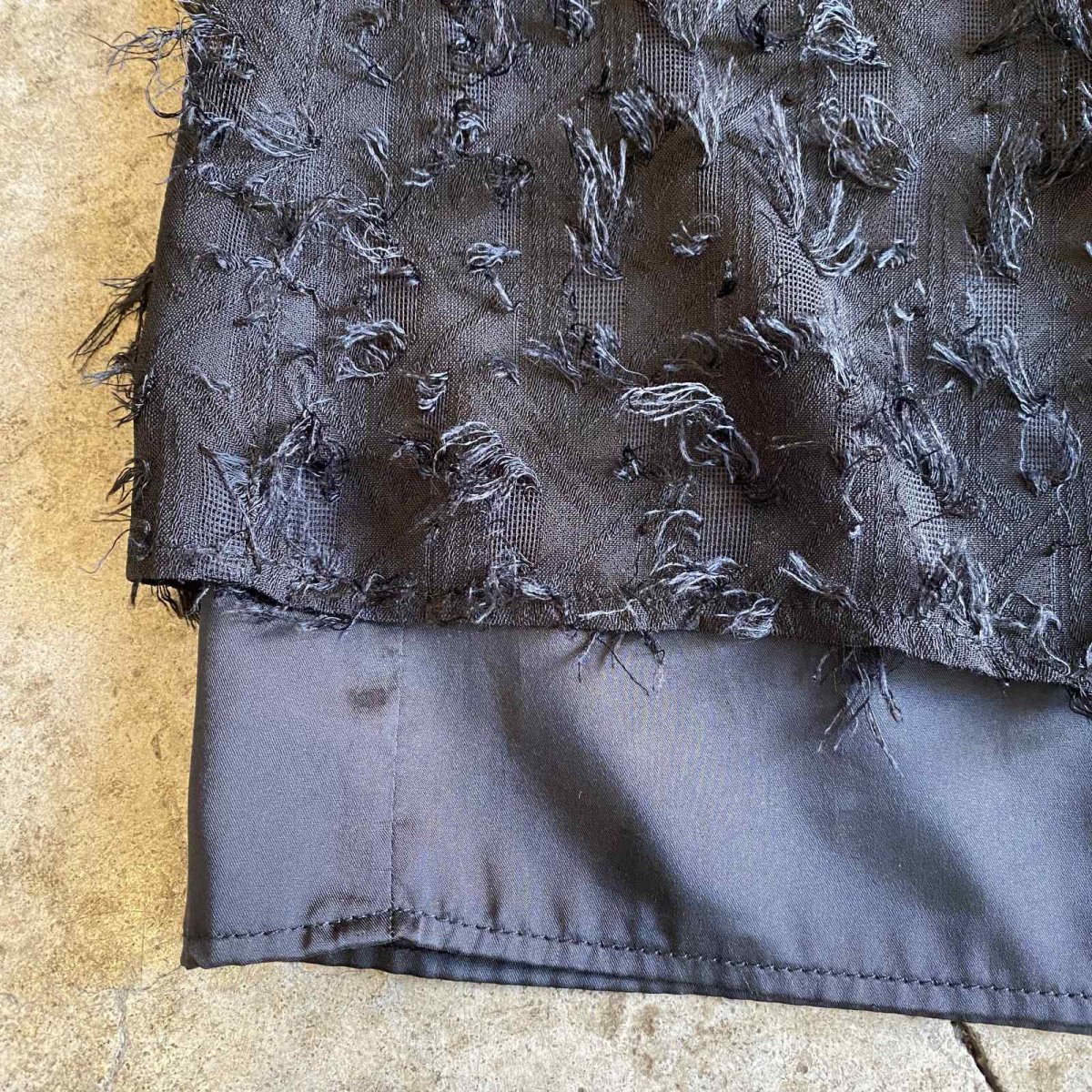 画像6: BLACK COLOR SHORT FRINGE LAYERED DESIGN BACK SLIT SKIRT / W25~W31 (6)