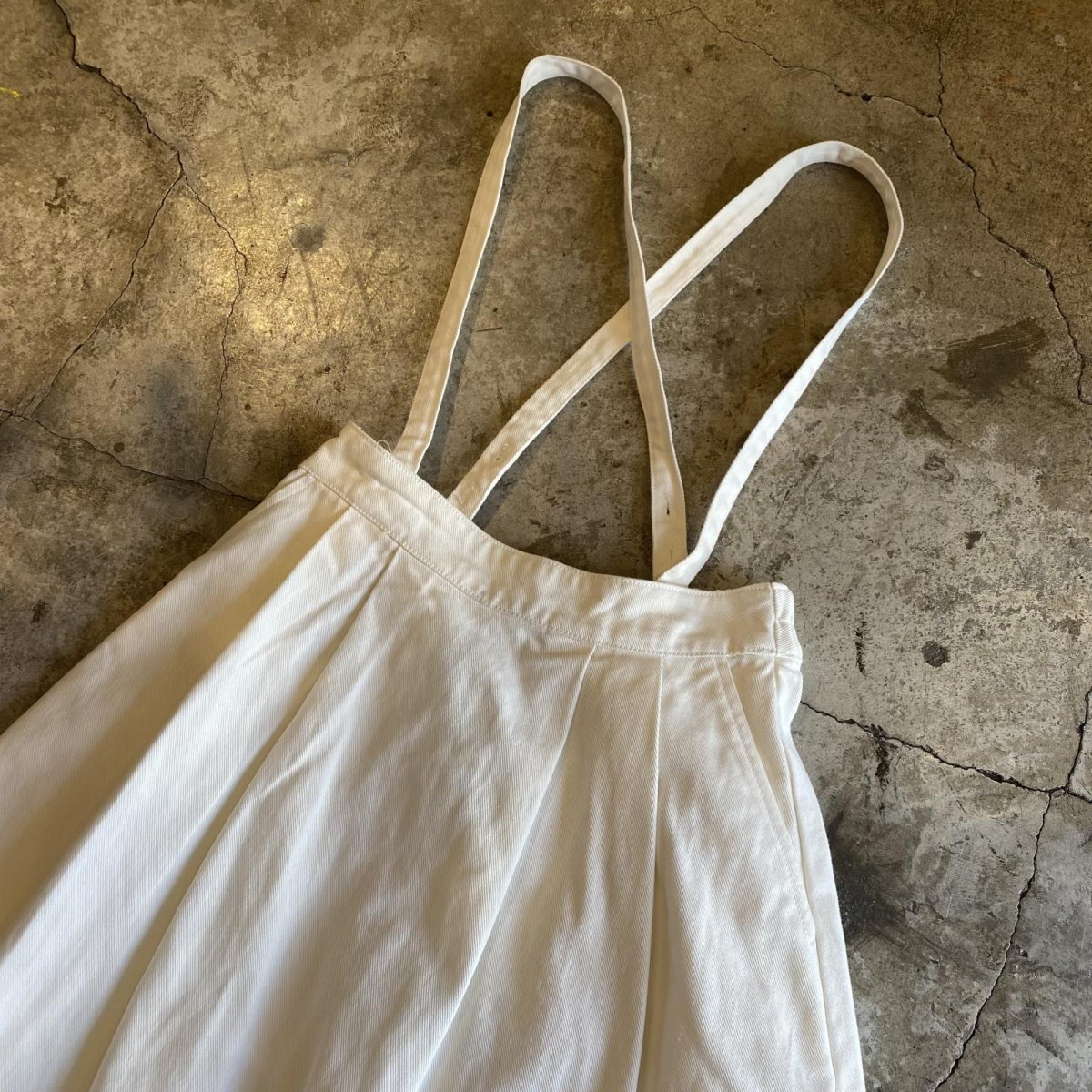 画像3: 2WAY SUSPENDER DESIGN WHITE DENIM FLARE SKIRT / W25~W30 (3)