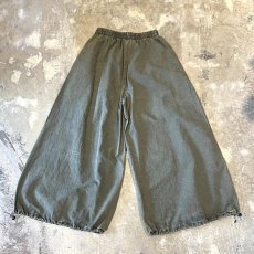 画像2: KNEE TUCK SUPER WIDE SILHOUETTE PANTS / W26~FREE (2)