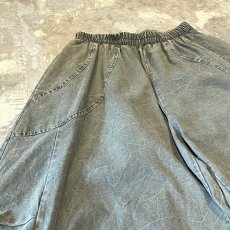 画像3: KNEE TUCK SUPER WIDE SILHOUETTE PANTS / W26~FREE (3)
