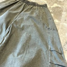 画像4: KNEE TUCK SUPER WIDE SILHOUETTE PANTS / W26~FREE (4)
