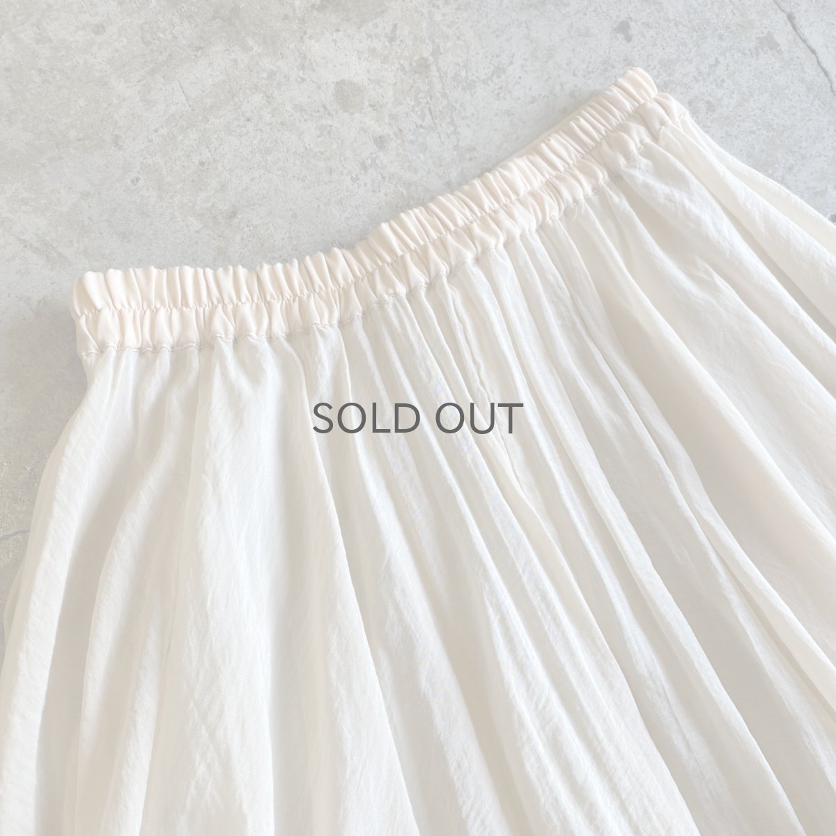 画像7: ASYMMETRY DESIGN SLIT LUSTER SKIRT / W24~W33 (7)