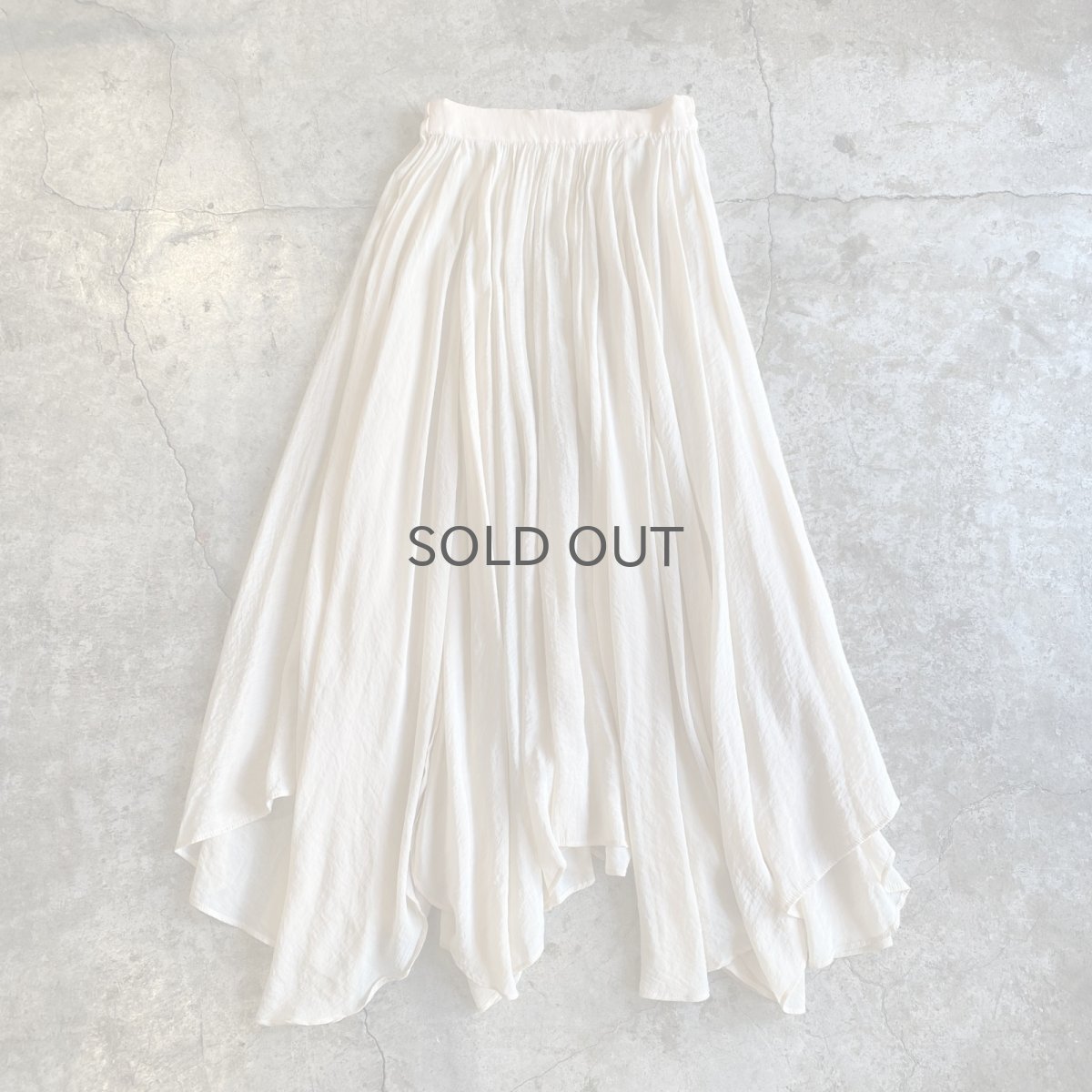 画像1: ASYMMETRY DESIGN SLIT LUSTER SKIRT / W24~W33 (1)