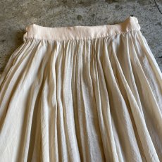 画像4: ASYMMETRY DESIGN SLIT LUSTER SKIRT / W24~W33 (4)