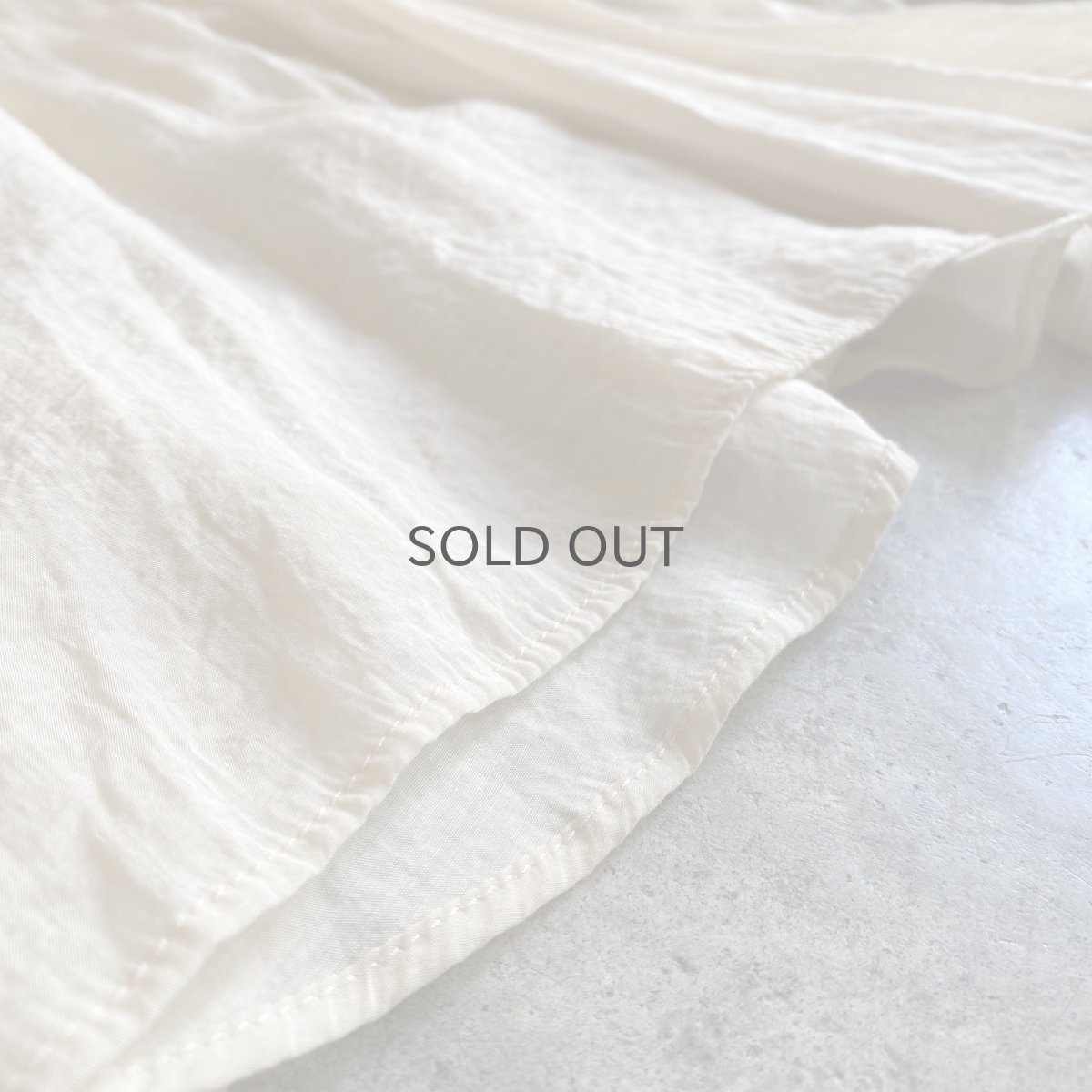 画像10: ASYMMETRY DESIGN SLIT LUSTER SKIRT / W24~W33 (10)