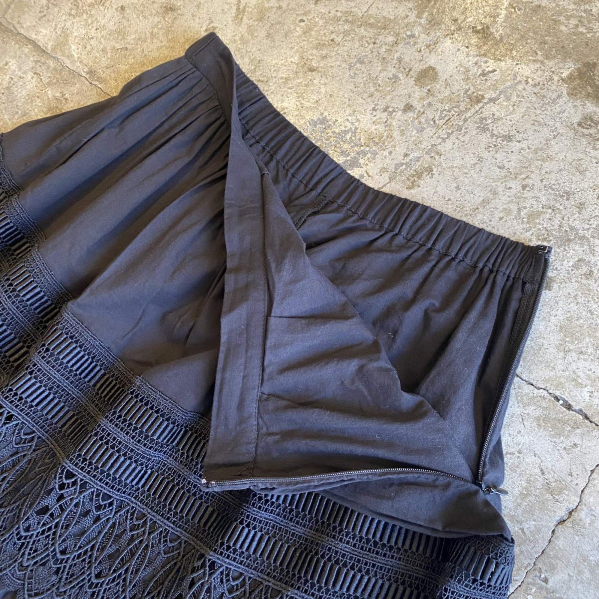 画像8: BLACK COLOR DESIGN TIERED LACE FLARE SKIRT / W25~W29 (8)