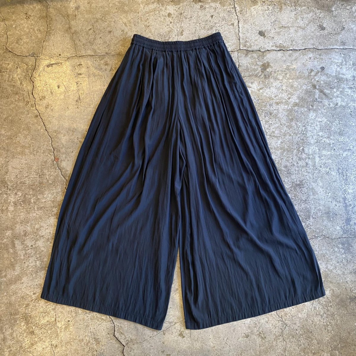 画像2: BLACK COLOR LUSTER DESIGN WIDE PANTS / FREE~W34 (2)
