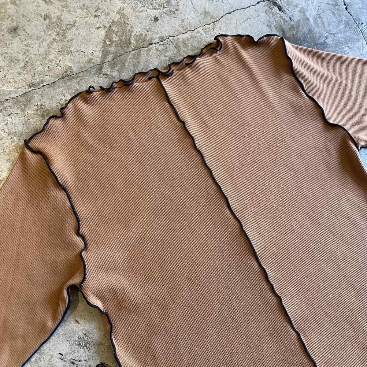 画像3: COLOR OUT STITCH LINE DESIGN RIB S/S TOPS / Ladies M (3)