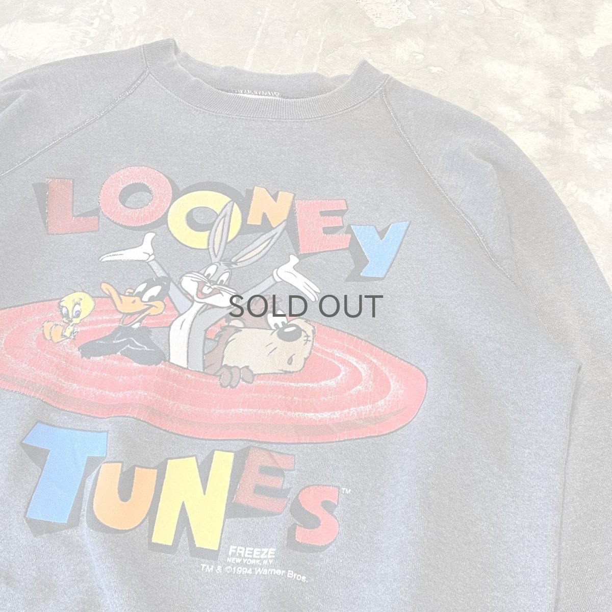 画像4: 90's "LOONEY TUNES" CHARACTER PRINTED SWEAT / Mens L / MADE IN USA (4)