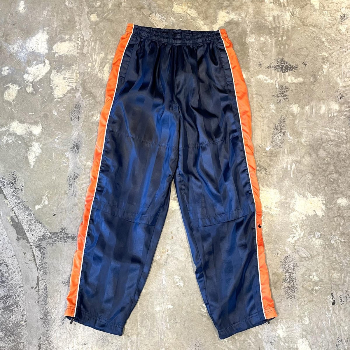 画像1: 【NIKE】SIDE LINE LOGO NYLON TRACK PANTS / W28~FREE (1)