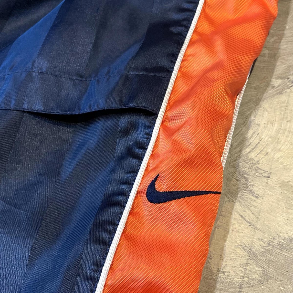 画像11: 【NIKE】SIDE LINE LOGO NYLON TRACK PANTS / W28~FREE (11)