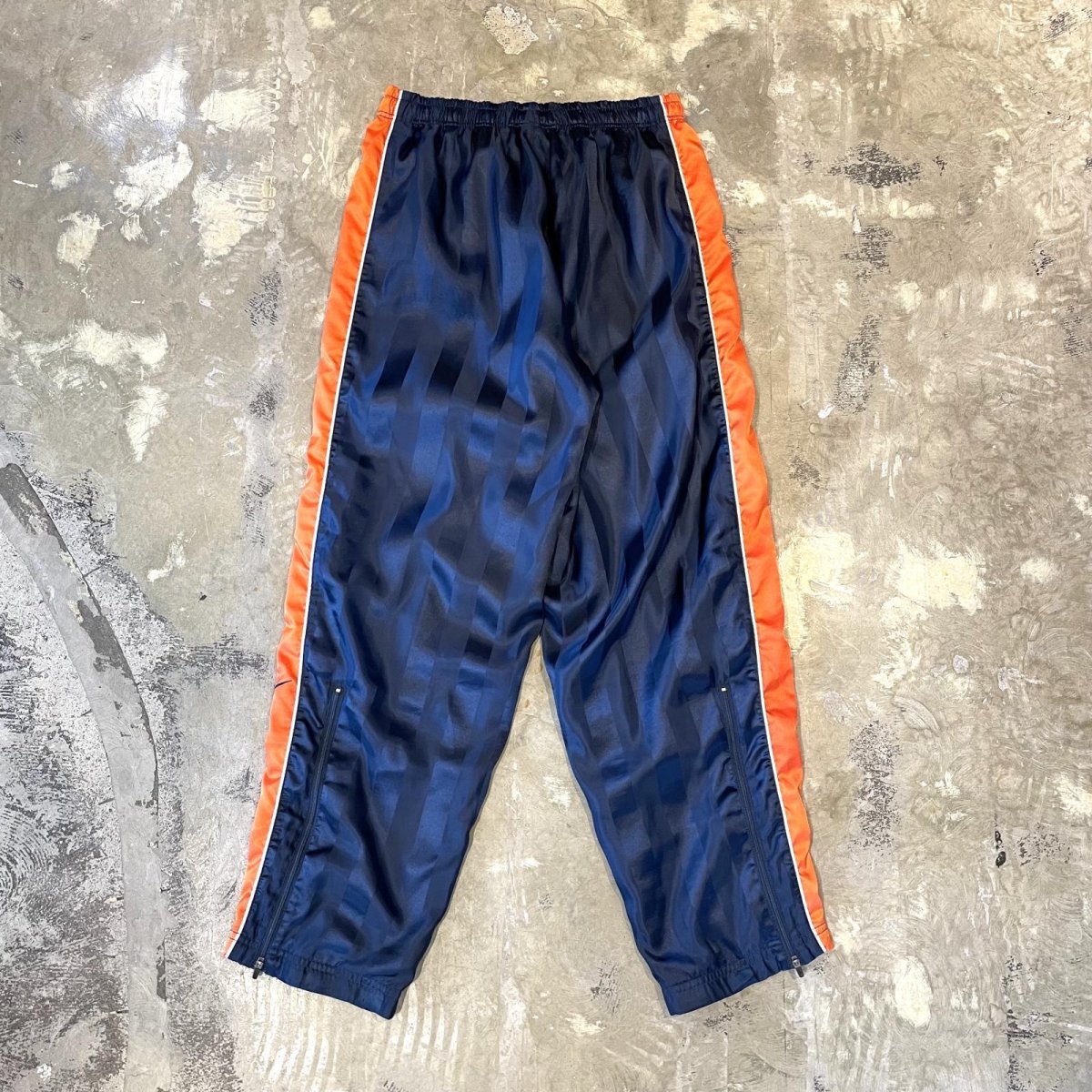 画像2: 【NIKE】SIDE LINE LOGO NYLON TRACK PANTS / W28~FREE (2)