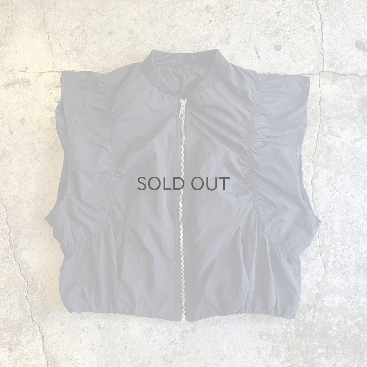 画像1: SLEEVE GATHER DESIGN ZIP UP VEST / Ladies M (1)