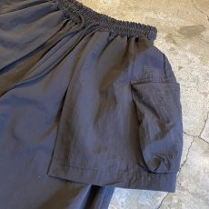 画像6: 【WONDERGROUND】LAYERED COLOR APRON PANTS / BLACK / OS (6)