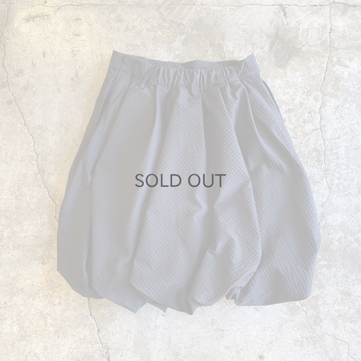 画像2: EMBOSS DESIGN BALLOON VOLUME SKIRT / W24~W28 (2)