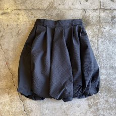 画像1: EMBOSS DESIGN BALLOON VOLUME SKIRT / W24~W28 (1)