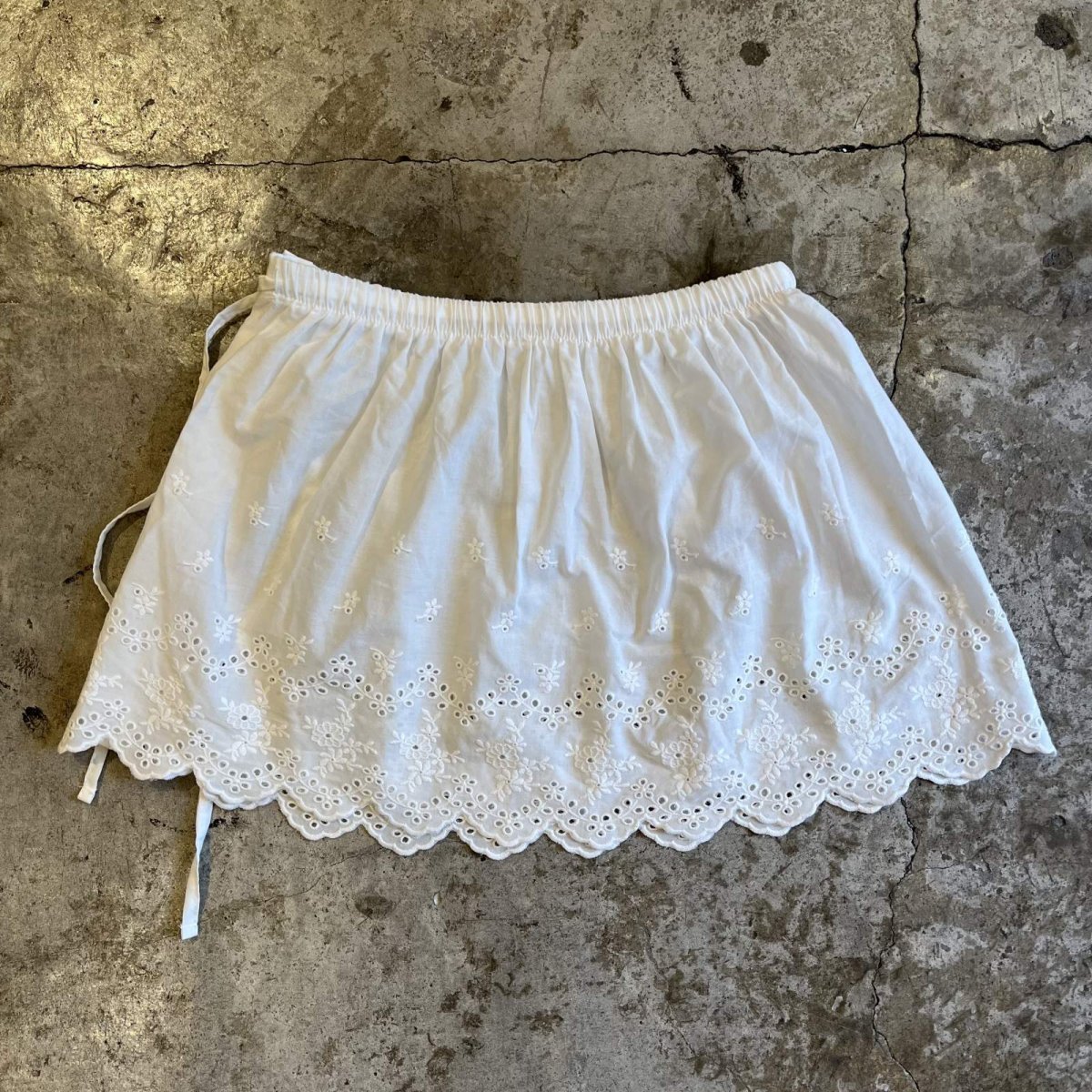 画像2: FLOWER EMBROIDERY DESIGN DOWN LACE LAYERED SKIRT / W24~34 (2)