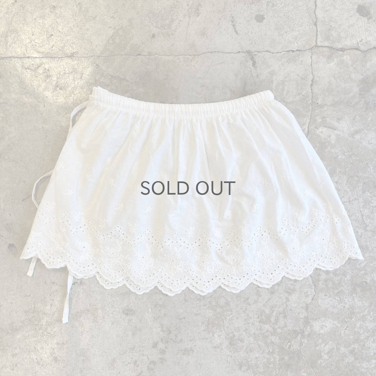 画像2: FLOWER EMBROIDERY DESIGN DOWN LACE LAYERED SKIRT / W24~34 (2)