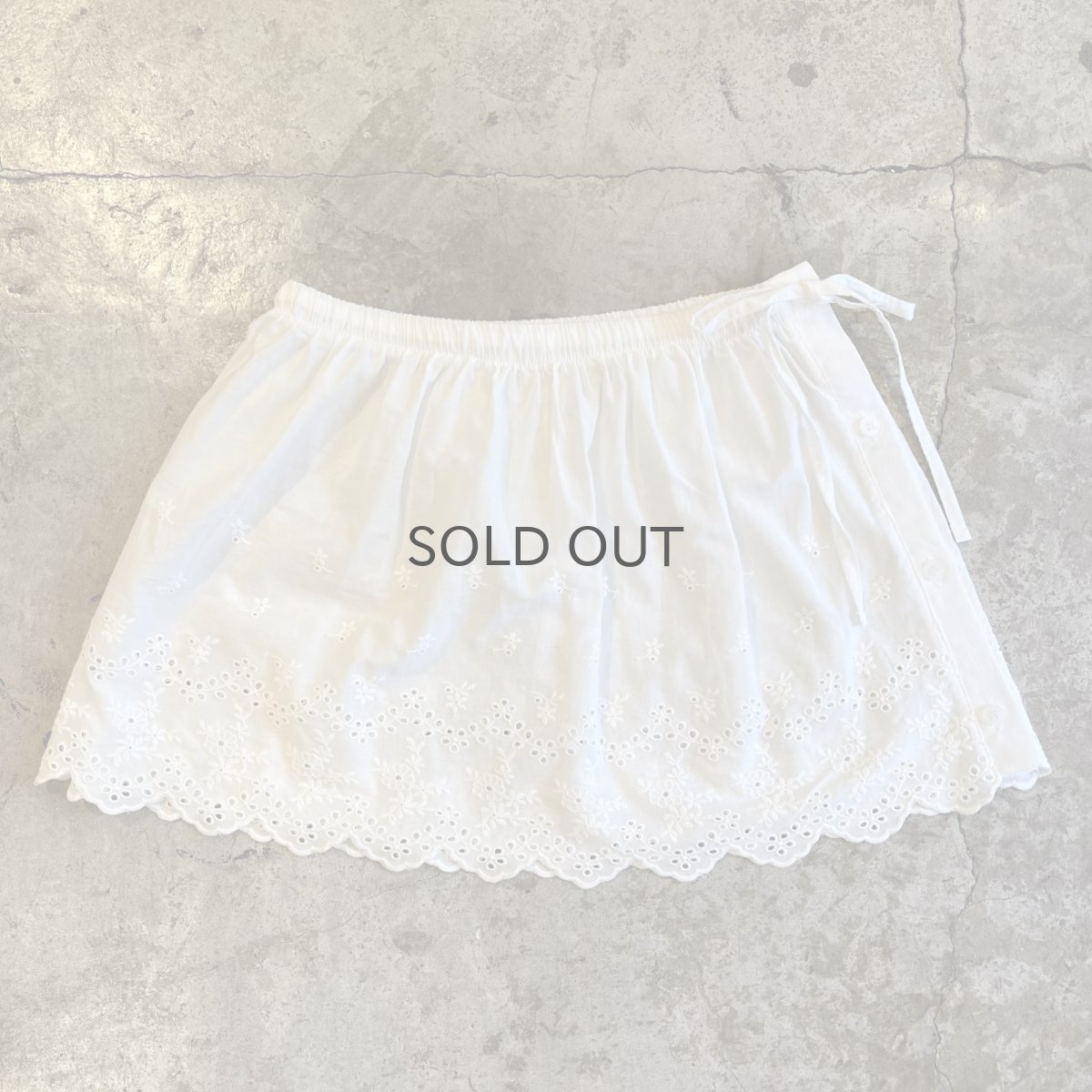 画像1: FLOWER EMBROIDERY DESIGN DOWN LACE LAYERED SKIRT / W24~34 (1)