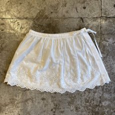 画像1: FLOWER EMBROIDERY DESIGN DOWN LACE LAYERED SKIRT / W24~34 (1)