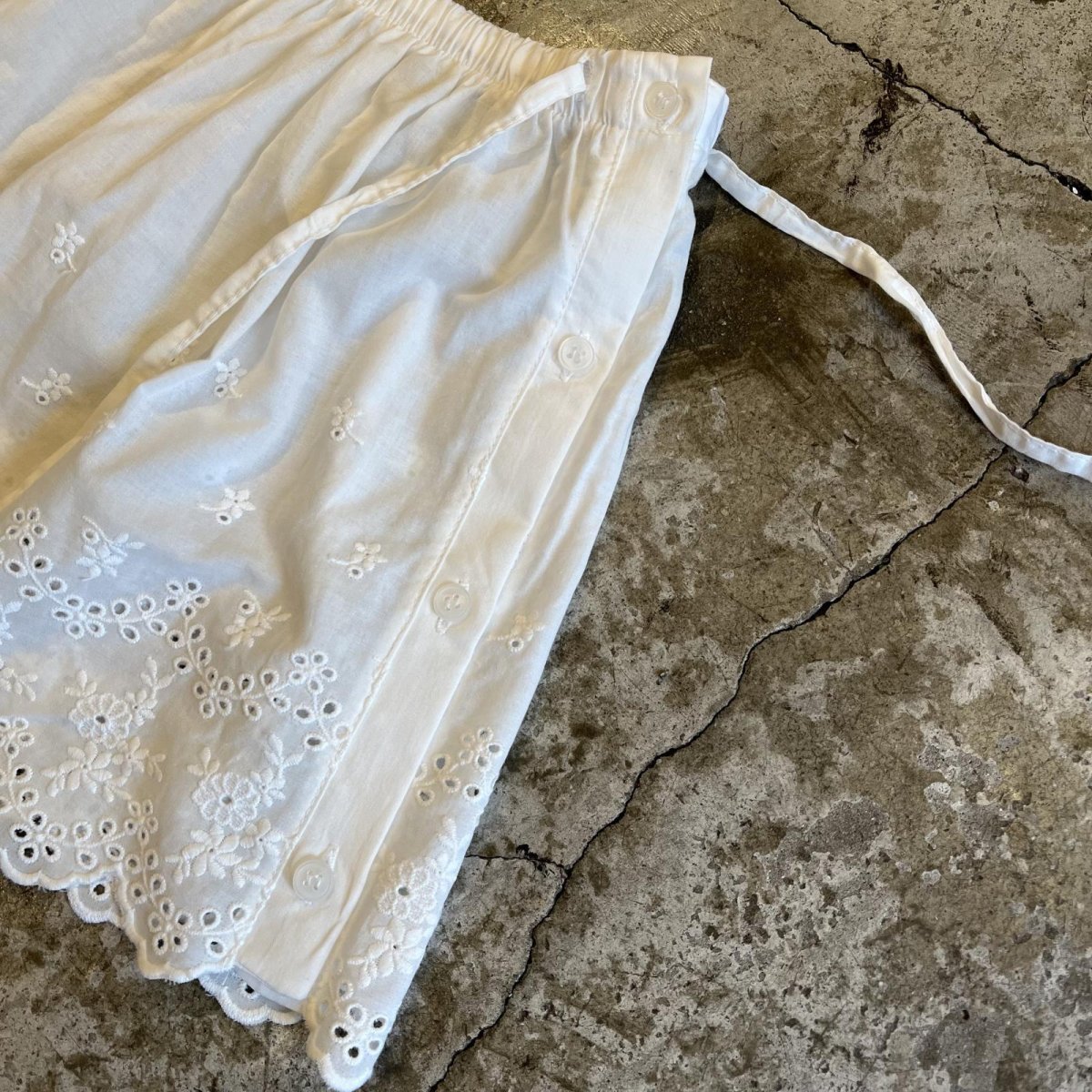 画像10: FLOWER EMBROIDERY DESIGN DOWN LACE LAYERED SKIRT / W24~34 (10)