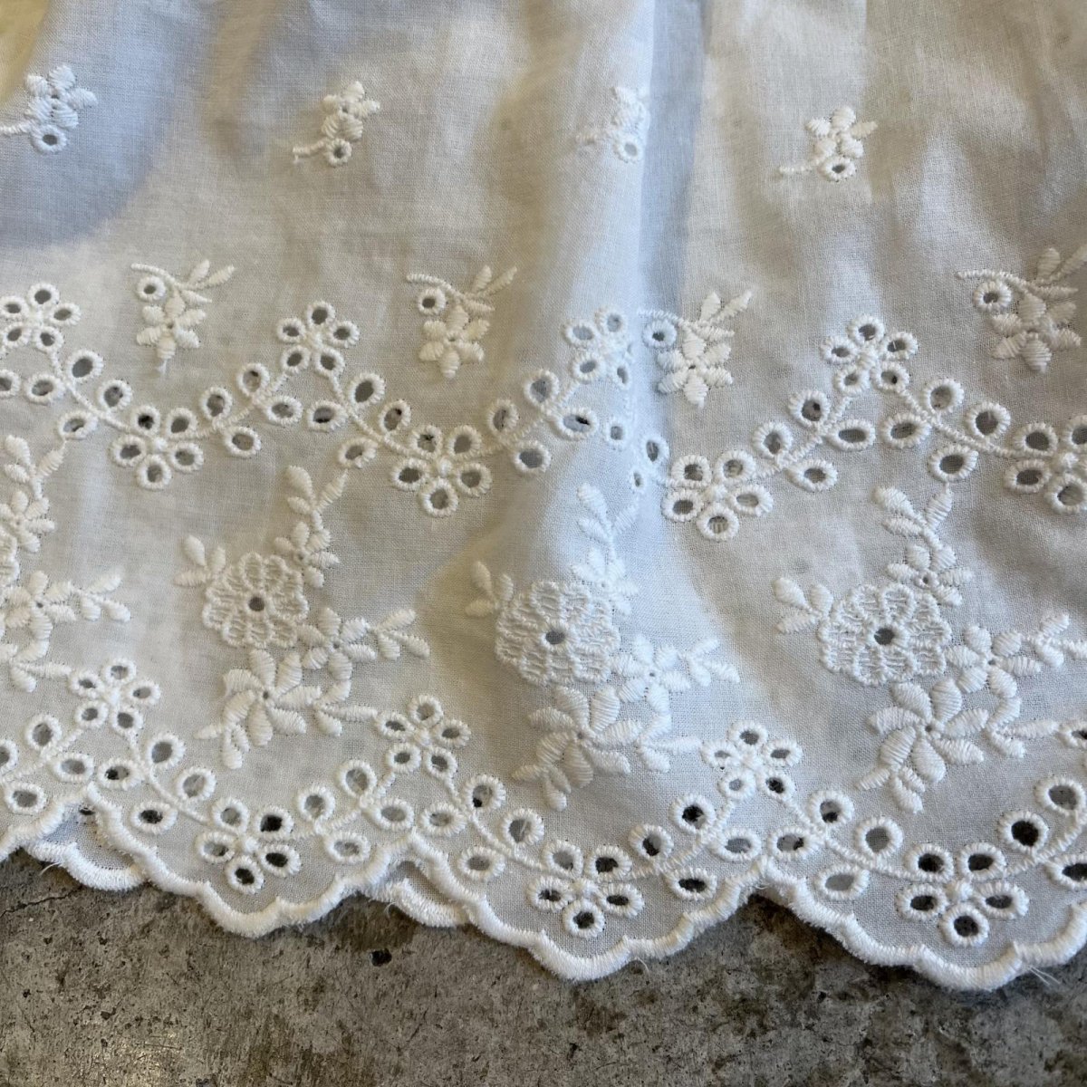 画像7: FLOWER EMBROIDERY DESIGN DOWN LACE LAYERED SKIRT / W24~34 (7)