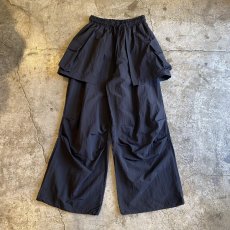 画像1: 【WONDERGROUND】LAYERED COLOR APRON PANTS / BLACK / OS (1)