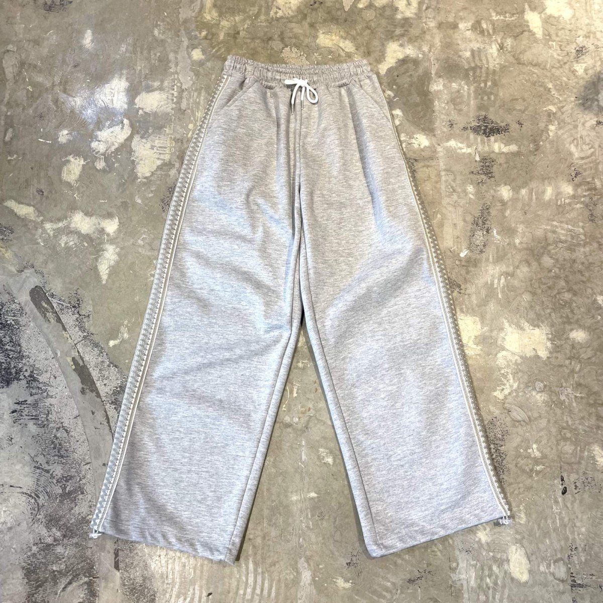 画像1: SIDE KNITTING LINE WIDE SILHOUETTE SWEAT PANTS / FREE / GRAY (1)