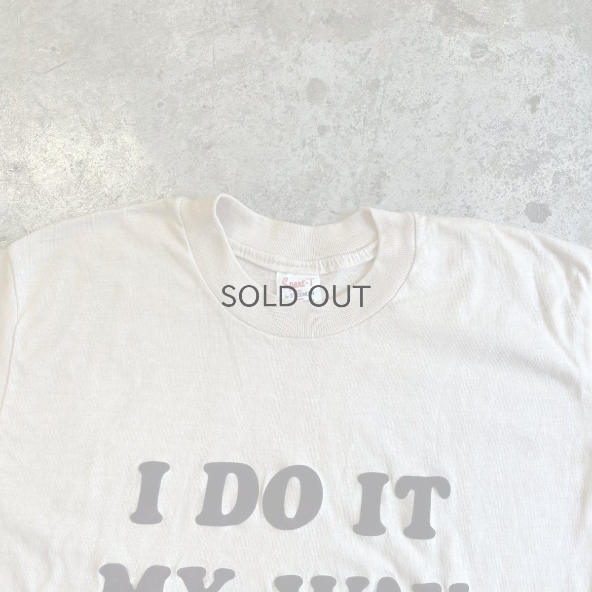 画像7: 70's BEIGE COLOR FRONT FLOCKY LOGO DESIGN S/S TEE / Ladies M(38~40) / MADE IN USA (7)