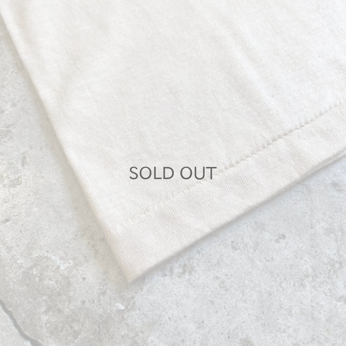 画像3: 70's BEIGE COLOR FRONT FLOCKY LOGO DESIGN S/S TEE / Ladies M(38~40) / MADE IN USA (3)