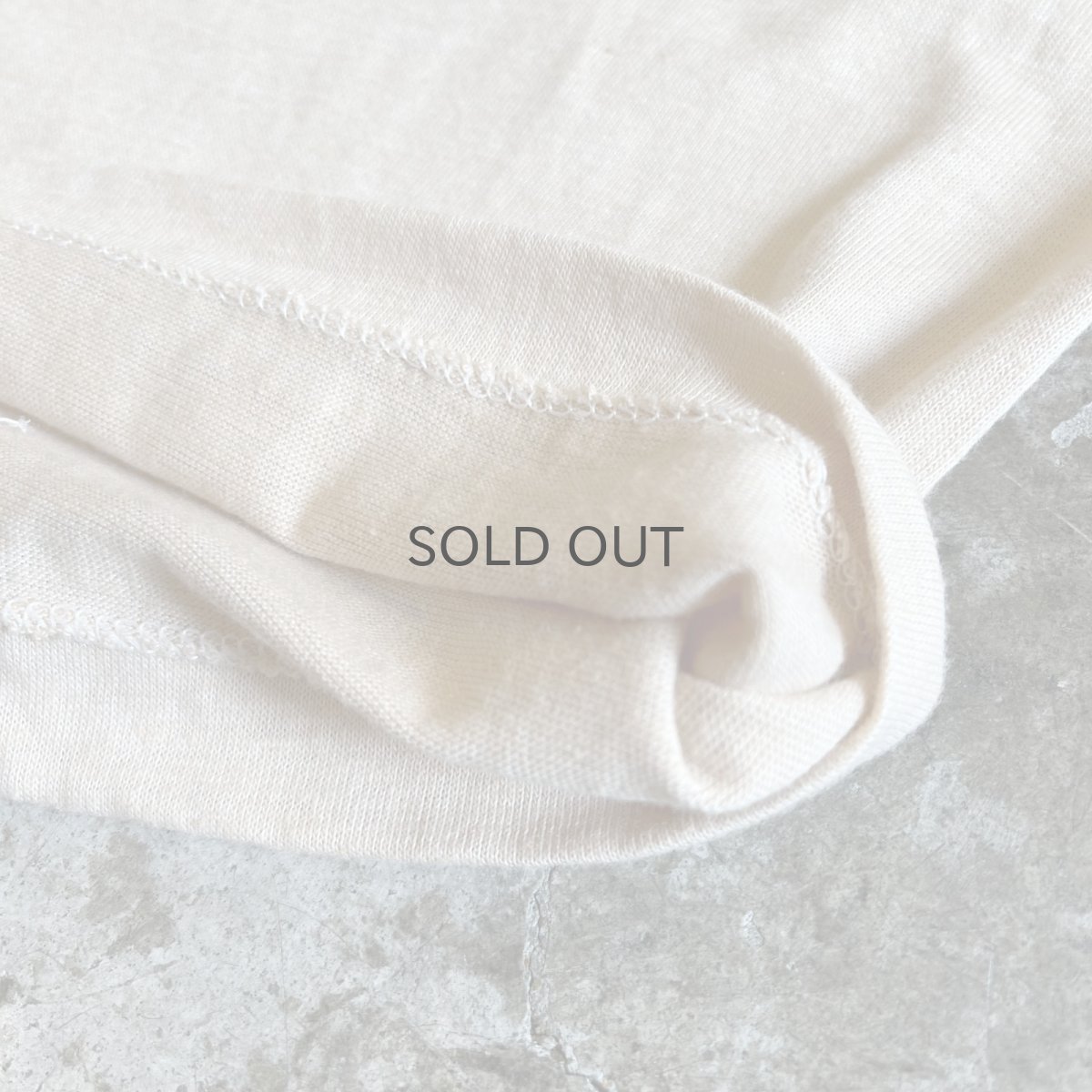 画像5: 70's BEIGE COLOR FRONT FLOCKY LOGO DESIGN S/S TEE / Ladies M(38~40) / MADE IN USA (5)