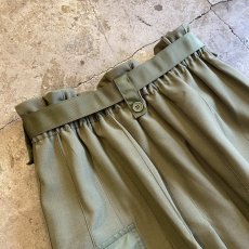 画像10: 【WONDERGROUND】FRONT SLIT ZIP PLEATED BELT CARGO SKIRT / OS / KHAKI (10)