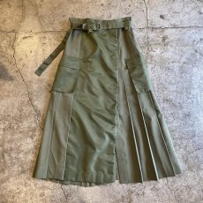 画像1: 【WONDERGROUND】FRONT SLIT ZIP PLEATED BELT CARGO SKIRT / OS / KHAKI (1)