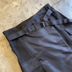 画像3: 【WONDERGROUND】FRONT SLIT ZIP PLEATED BELT CARGO SKIRT / OS / BLACK (3)