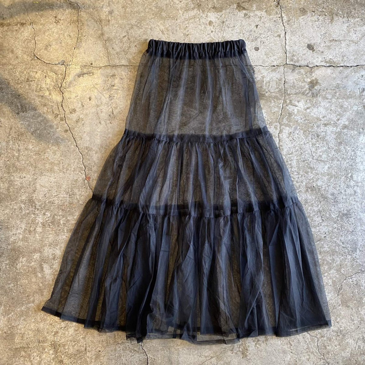 画像2: TIERED DESIGN SHEER TULLE LONG SKIRT / W24~W35 (2)