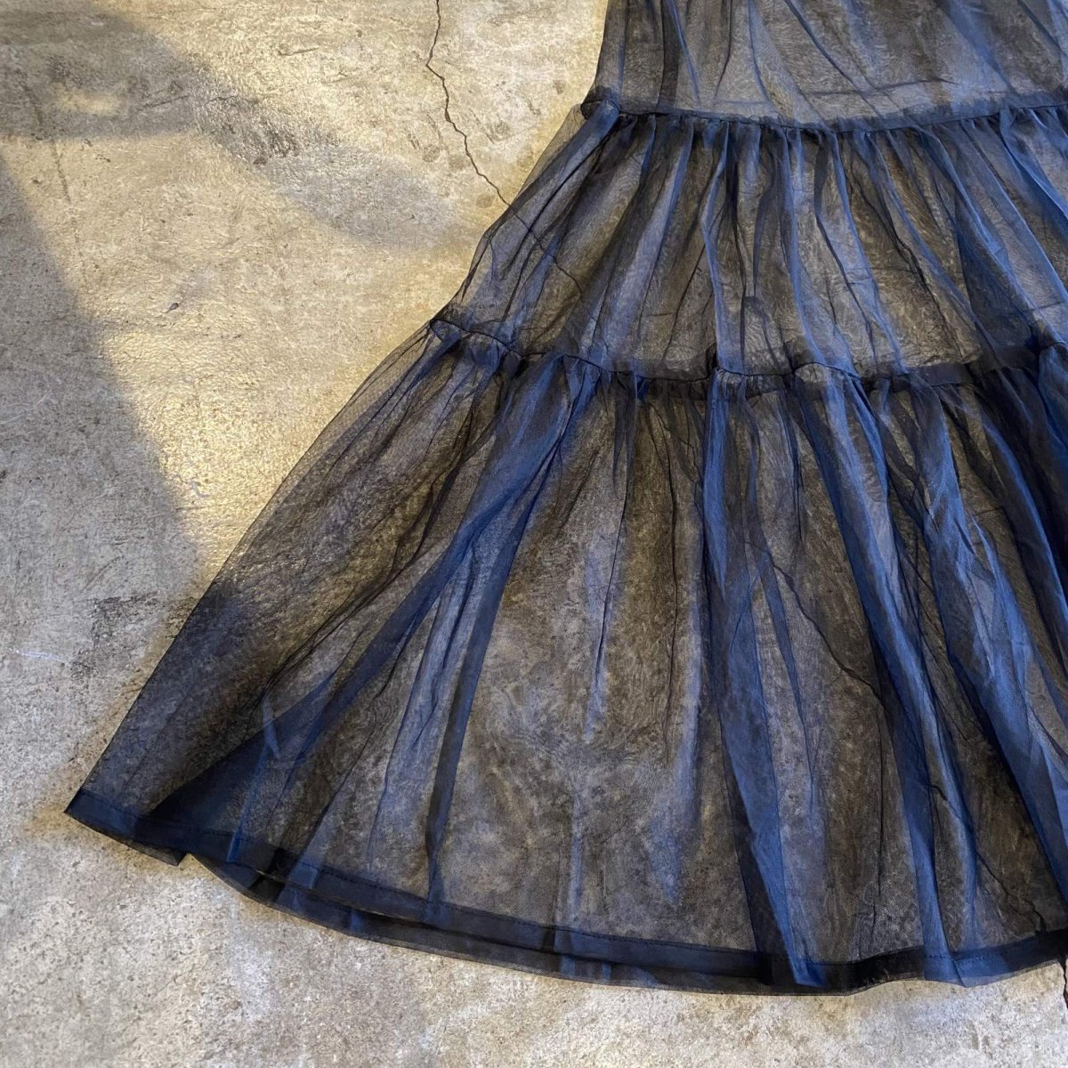 画像4: TIERED DESIGN SHEER TULLE LONG SKIRT / W24~W35 (4)