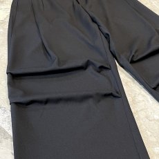 画像5: 【WONDERGROUND】KNEE TUCK WIDE SILHOUETTE SLACKS / BLACK / OS (5)