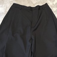 画像10: 【WONDERGROUND】KNEE TUCK WIDE SILHOUETTE SLACKS / BLACK / OS (10)