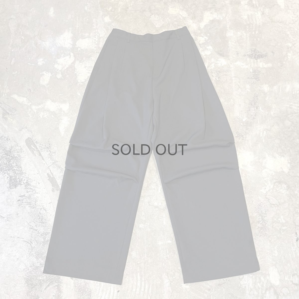 画像1: 【WONDERGROUND】KNEE TUCK WIDE SILHOUETTE SLACKS / BLACK / OS (1)