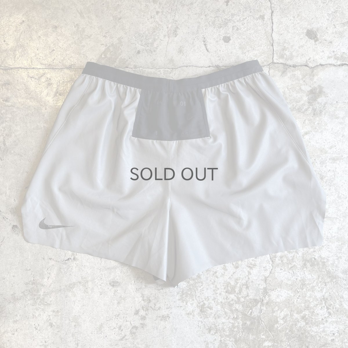 画像2: 【NIKE】METALLIC SILVER COLOR RUNNING SHORT PANTS / W22~W36(L) (2)