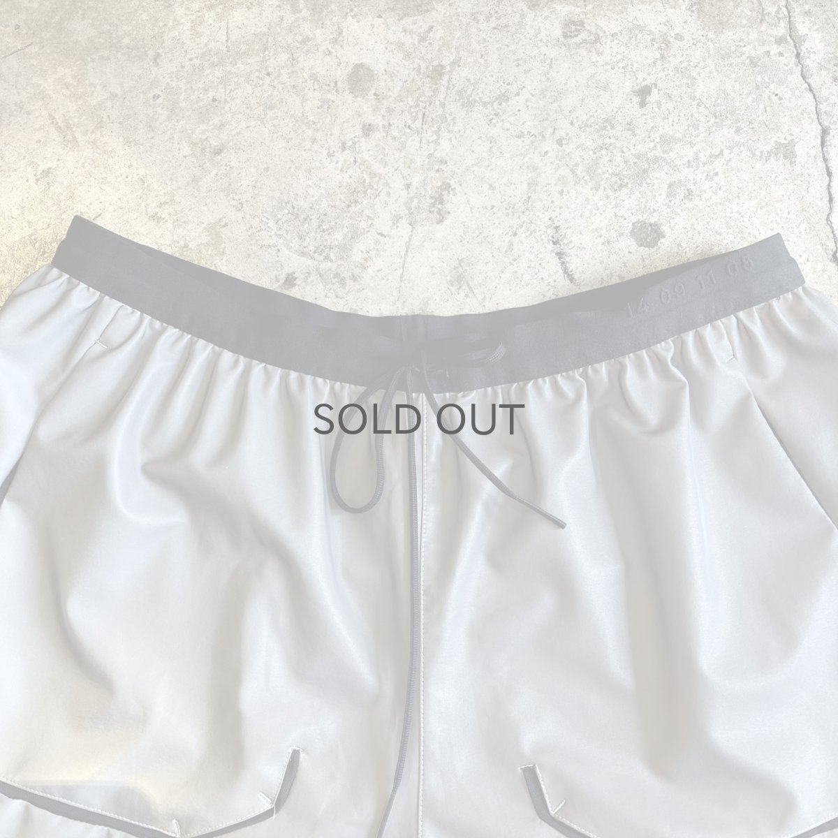 画像5: 【NIKE】METALLIC SILVER COLOR RUNNING SHORT PANTS / W22~W36(L) (5)