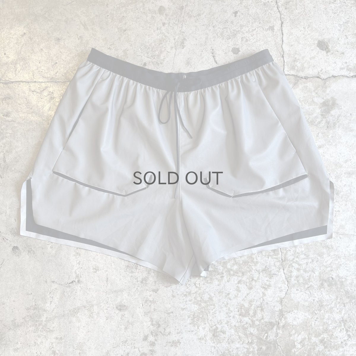 画像1: 【NIKE】METALLIC SILVER COLOR RUNNING SHORT PANTS / W22~W36(L) (1)