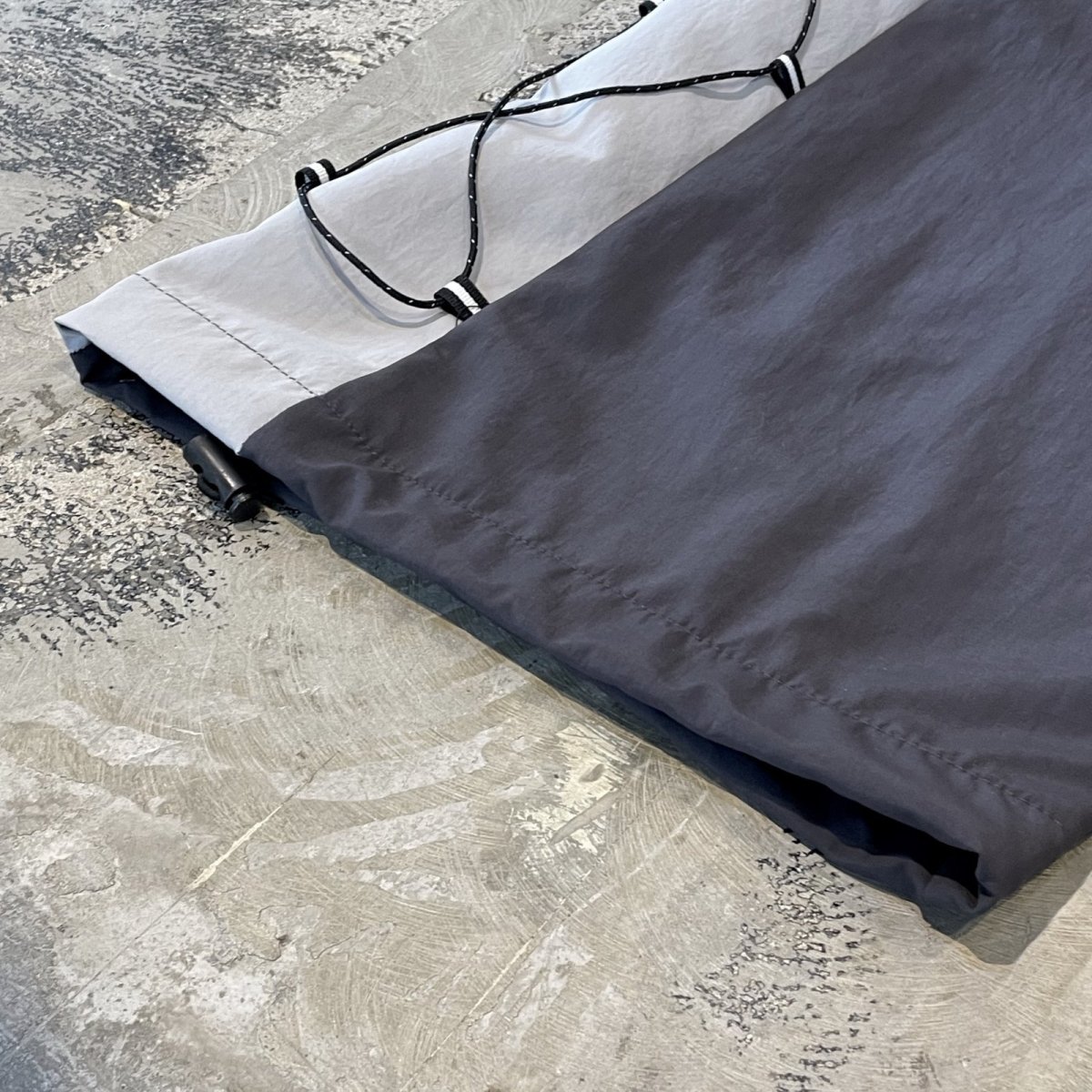 画像8: 【WONDERGROUND】SIDE COLOR LACE UP WIDE NYLON PANTS / GREY / OS (8)