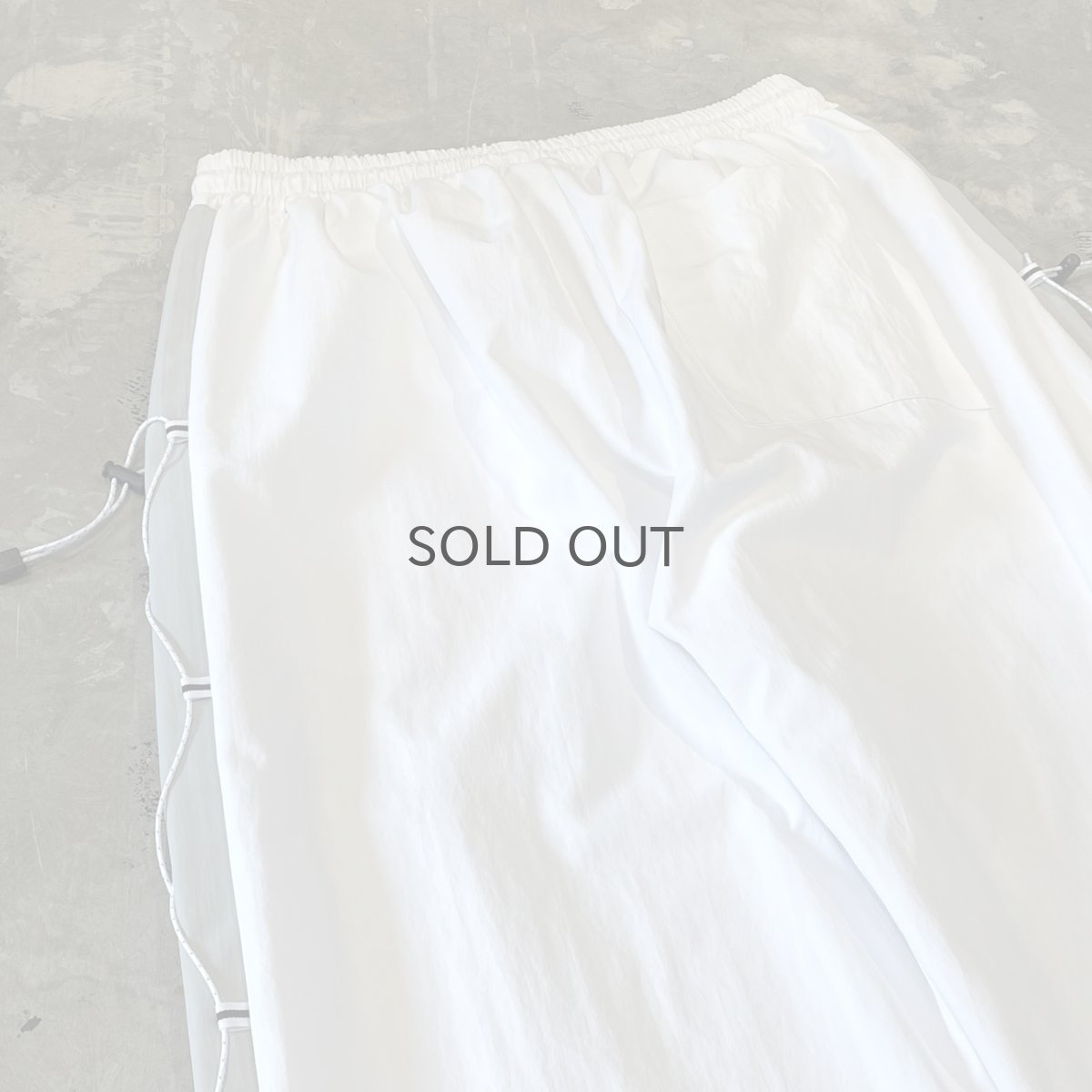 画像9: 【WONDERGROUND】SIDE COLOR LACE UP WIDE NYLON PANTS / WHITE / OS (9)