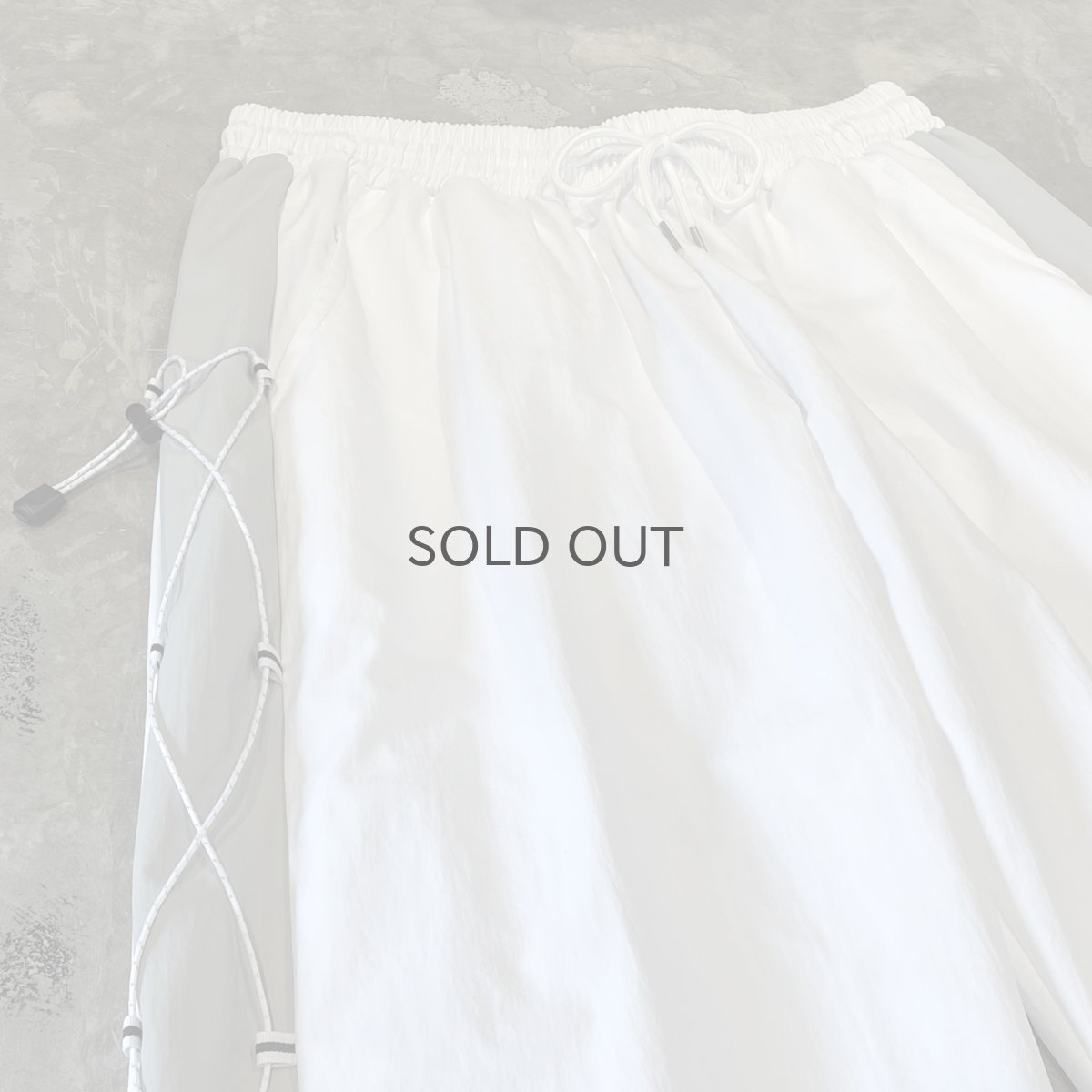 画像3: 【WONDERGROUND】SIDE COLOR LACE UP WIDE NYLON PANTS / WHITE / OS (3)