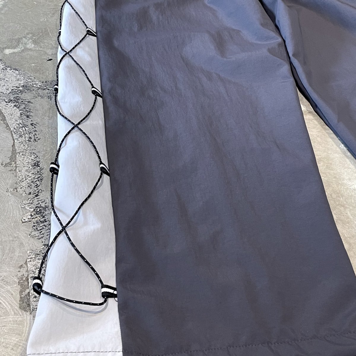 画像7: 【WONDERGROUND】SIDE COLOR LACE UP WIDE NYLON PANTS / GREY / OS (7)